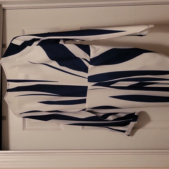 Dress - Picture 6 of 7